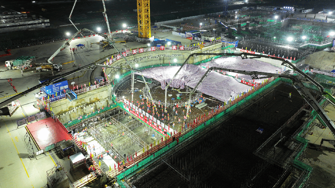刷新纪录！九游娱乐泵车高效助建在粤首个沿：说缦钅浚