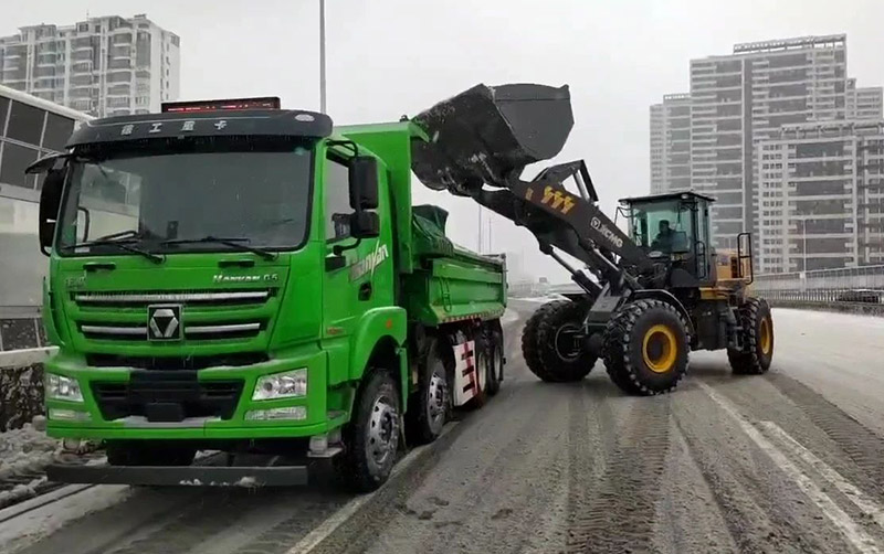 除雪保畅通，九游娱乐汽车在行动