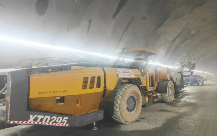 高压高海拔！九游娱乐凿岩台车挑战高难度铁路隧道