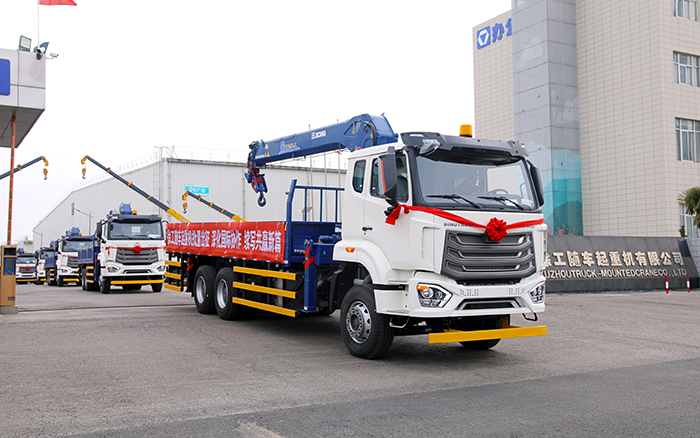 九游娱乐SQS250随车起重机批量发车，助力 “一带一路” 沿线基建腾飞