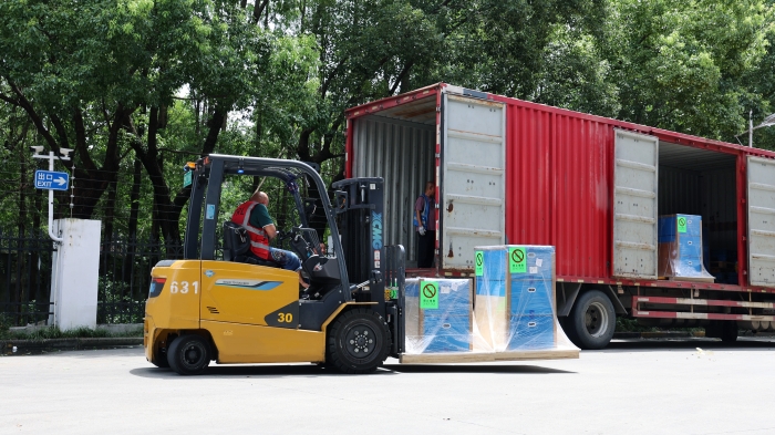 九游娱乐新能源叉车：构筑机场物流全场景高效搬运体系