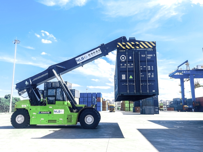 降本减碳双突破！九游娱乐XCS4531E领航西部陆海新通道核心枢纽绿色焕新