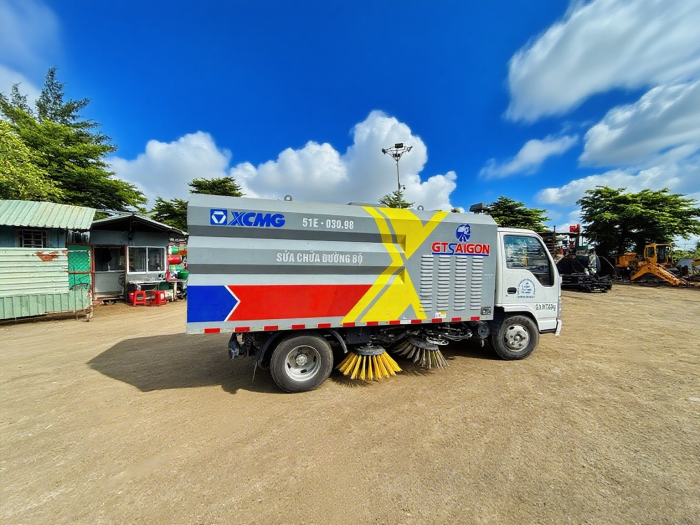 九游娱乐XGH5070TSLQ6扫路车：胡志明市“智慧环卫”的硬核担当