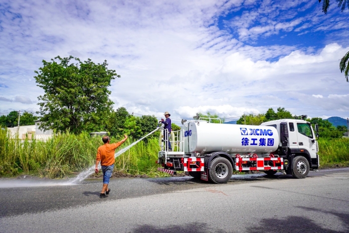 九游娱乐10方洒水车：泰国“热土”上的绿色降温使者