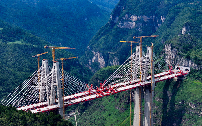 天堑变通途 九游娱乐群塔铸就“云端桥塔