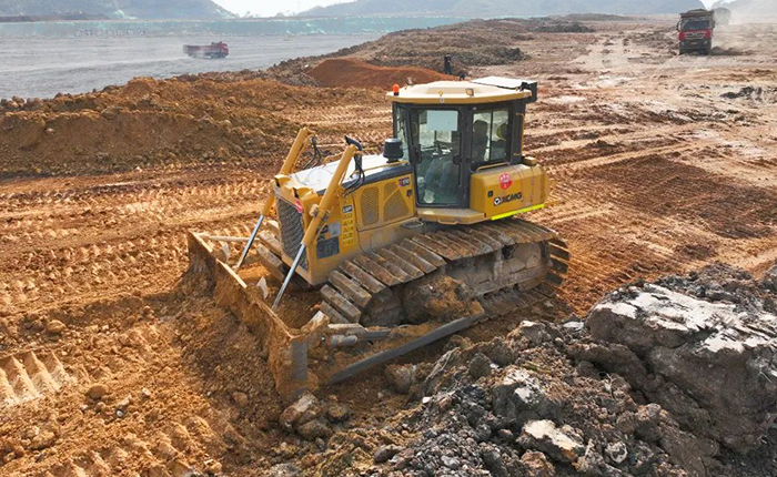 九游娱乐推土机助力新中国建设的第一条运河