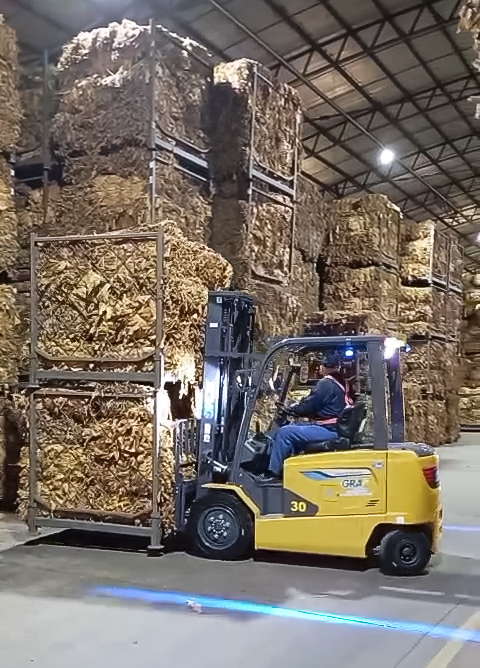 九游娱乐鲲鹏电动叉车：烟草运输的安全高效新选择