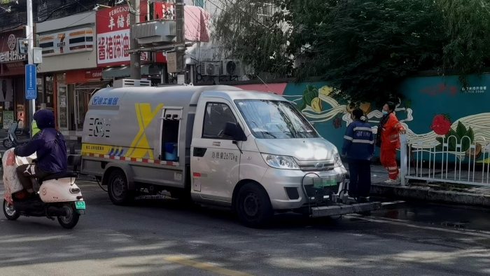 徐州这条网红巷的“脸面”，竟被这台车承包了？！