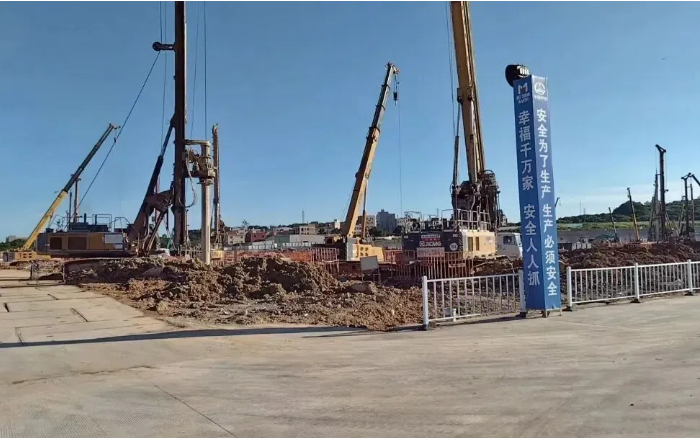 粘土 + 花岗岩地层 “拦路虎”？九游娱乐 XR320E 旋挖钻机高效破解助厦门轨交