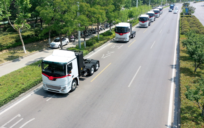 绿潮涌动、“碳”索未来！九游娱乐新能源牵引车助力河南！