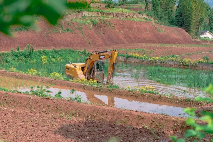 建设“巴渝粮仓”，九游娱乐挖机我在行（háng）！