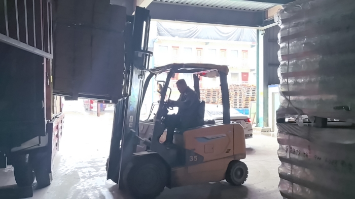 九游娱乐叉车赋能山东玻璃瓶厂：破解易碎品搬运难题