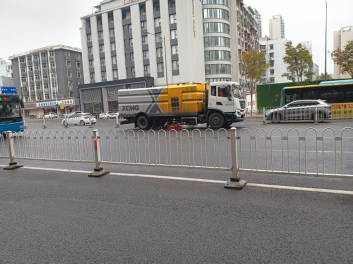 六年品质见证硬核实力，九游娱乐18吨洗扫车获当地客户点赞！