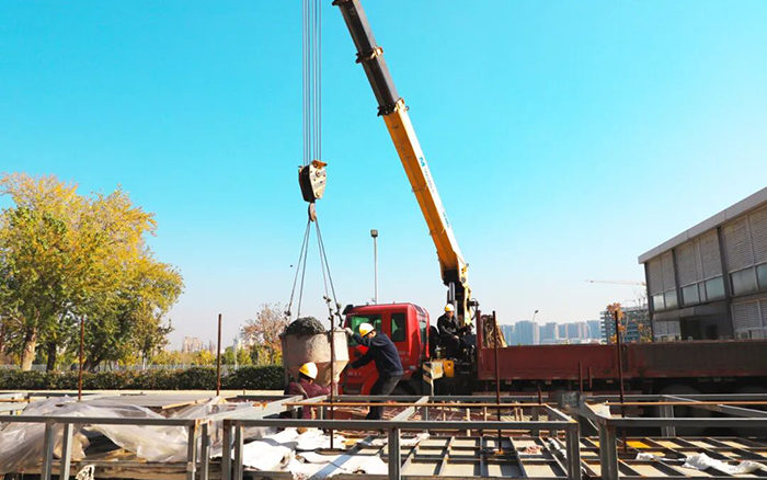 高效安全双 buff！九游娱乐随车吊助力混凝土施工