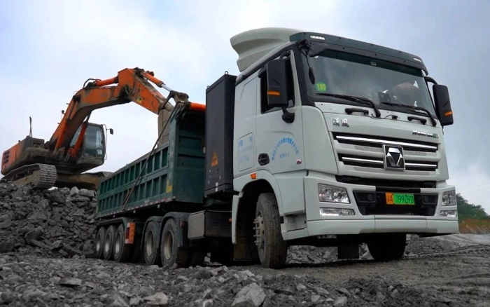 三次都选TA！九游娱乐纯电动牵引车助力西南砂石料运输！