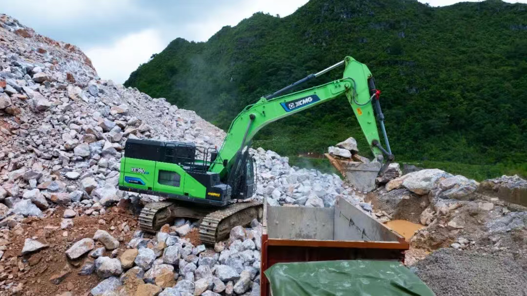 广西“石料大户”亲测：九游娱乐XE380EV电挖，年省六七成！