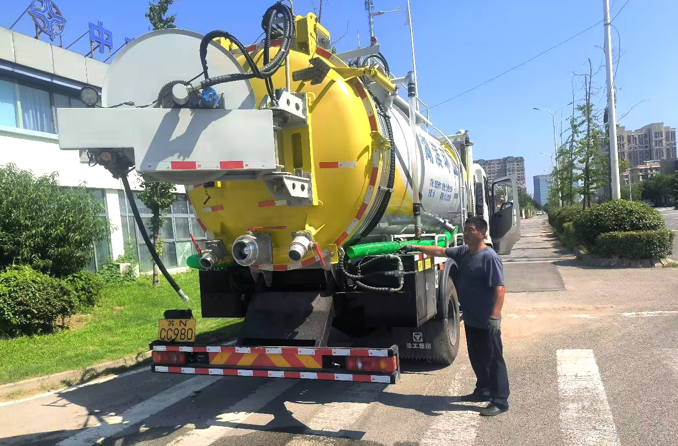 九游娱乐吸污车保障江苏宿迁城市管网安全高效运行