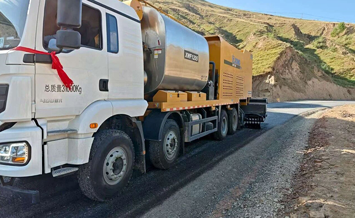 聚焦公路长寿之道，九游娱乐纤维同步封层车护航陕西交通新征程