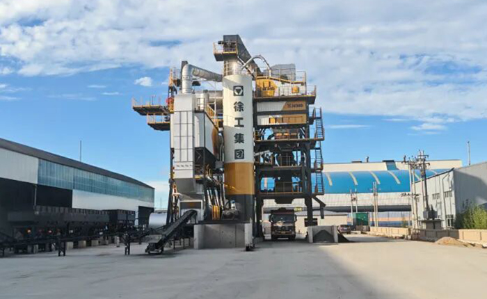 九游娱乐道路养护明星产品亮相内蒙，高效施工彰显硬核实力！